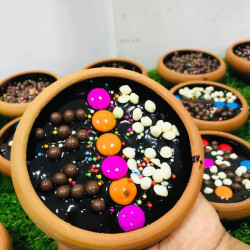 Choclate Pot Cake ( Three Person Size )