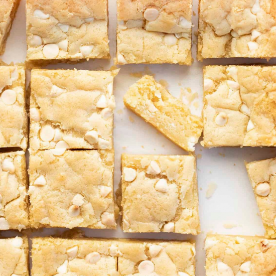 Banana flavoured blondies Banana flavoured blondies